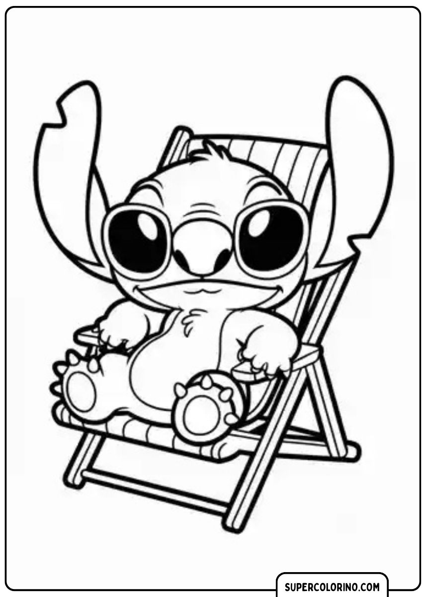 Stitch ontspant in een strandstoel met zonnebril.